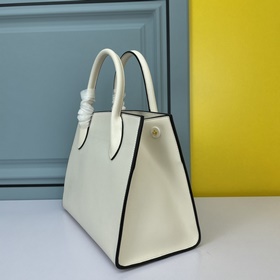 PRADA.#66158 изготовлен из импортной кожи крупного рогатого скота
