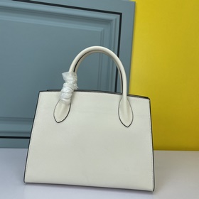 PRADA.#66158 изготовлен из импортной кожи крупного рогатого скота