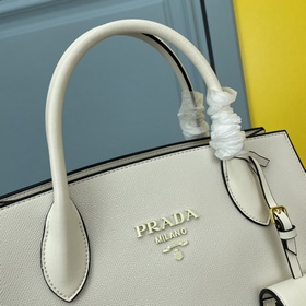 PRADA.#66158 изготовлен из импортной кожи крупного рогатого скота