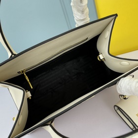PRADA.#66158 изготовлен из импортной кожи крупного рогатого скота