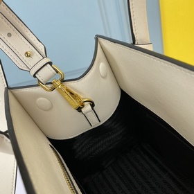 PRADA.#66158 изготовлен из импортной кожи крупного рогатого скота