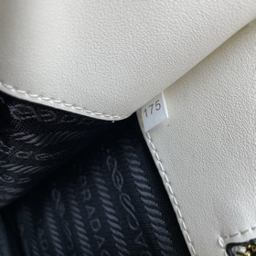 PRADA.#66158 изготовлен из импортной кожи крупного рогатого скота