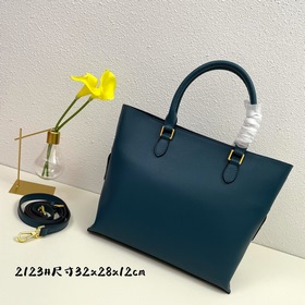 Новая серия сумок PRADA, одновременный выпуск в Европе и США. Каж