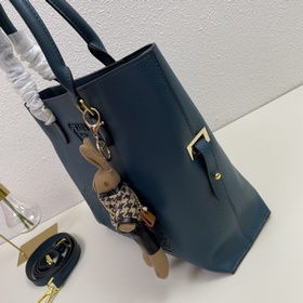 Новая серия сумок PRADA, одновременный выпуск в Европе и США. Каж