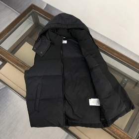 BURBERRY Пуховая жилетка Индивидуальные металлические аксессуары