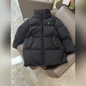 PRADA Новая пуховая куртка с треугольным логотипом, 90% белый гус