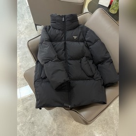 PRADA Новая пуховая куртка с треугольным логотипом, 90% белый гус