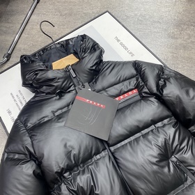 PRADA Куртка с капюшоном средней длины Размеры： S–XXL
