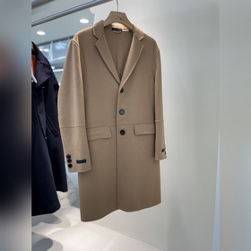Новое пальто Prada из шерсти Это пальто с ручной строчкой и ориги