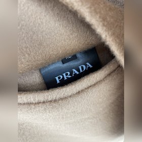Новое пальто Prada из шерсти Это пальто с ручной строчкой и ориги