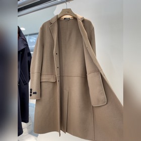 Новое пальто Prada из шерсти Это пальто с ручной строчкой и ориги