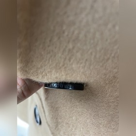 Новое пальто Prada из шерсти Это пальто с ручной строчкой и ориги