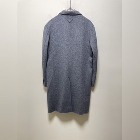 Шерстяной пальто Prada Это пальто с ручной строчкой и оригинально