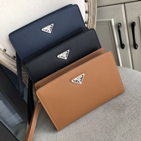 Сумка Prada из нержавеющей стали с кодовым замком (итальянская ко