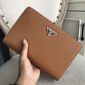 Сумка Prada из нержавеющей стали с кодовым замком (итальянская ко