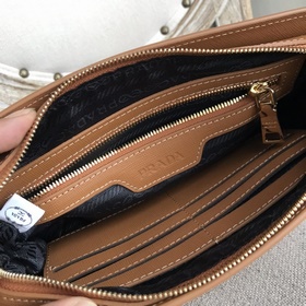 Сумка Prada из нержавеющей стали с кодовым замком (итальянская ко