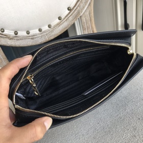 Сумка Prada из нержавеющей стали с кодовым замком (итальянская ко