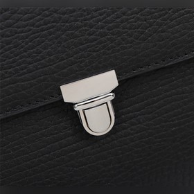 Новейшая модель сумки Prada с замком на кодовом замке 2022 года. 
