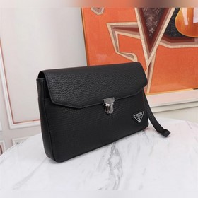 Новейшая модель сумки Prada с замком на кодовом замке 2022 года. 