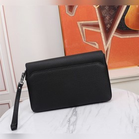 Новейшая модель сумки Prada с замком на кодовом замке 2022 года. 