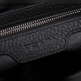 Новейшая модель сумки Prada с замком на кодовом замке 2022 года. 