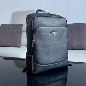 Рюкзак Prada из высококачественной импортной кожи, с логотипом из