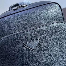 Рюкзак Prada из высококачественной импортной кожи, с логотипом из
