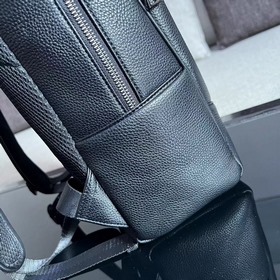 Рюкзак Prada из высококачественной импортной кожи, с логотипом из