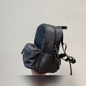 Рюкзак Prada из нейлона Классическая модель, подходит к любому с