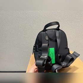 Рюкзак Prada из нейлона Классическая модель, подходит к любому с