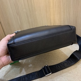 PRADA сумка через плечо, импортирована из Италии, из кожи высшего