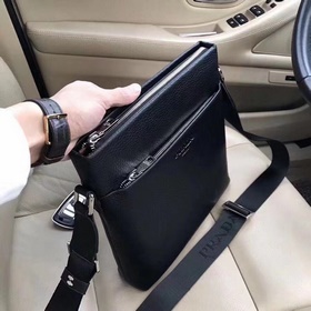 Сумка Prada, модель 3539-3. Итальянский бренд, основанный в Милан