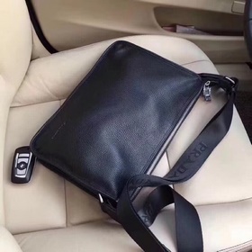 PRADA Черная сумка через плечо Модель： 0354-3 Изысканная отделка.