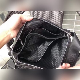 PRADA Черная сумка через плечо Модель： 0354-3 Изысканная отделка.