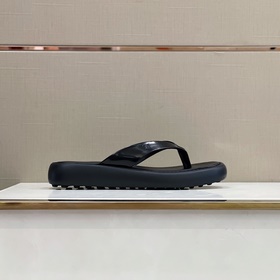 Кожаные тапочки Tods Эти сандалиизготовлены из тонкой кожи, украш