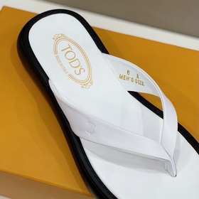 Кожаные тапочки Tods Эти сандалиизготовлены из тонкой кожи, украш