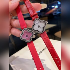 Часы Van Cleef Arpels из серии Four Leaf Clover Станьте лидером м