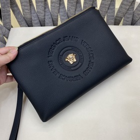 Сумка Versace. Исполнена опытными мастерами, имеет идеальную форм