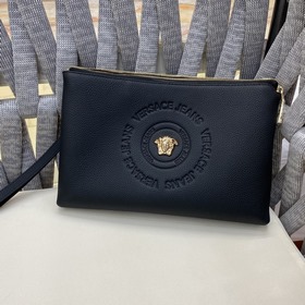 Сумка Versace. Исполнена опытными мастерами, имеет идеальную форм
