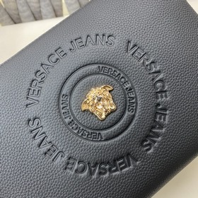 Сумка Versace. Исполнена опытными мастерами, имеет идеальную форм
