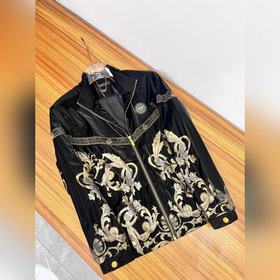 VERSACE, последние модели курток и пальто Простой и модный, легко