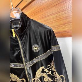 VERSACE, последние модели курток и пальто Простой и модный, легко