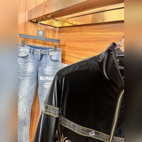 VERSACE, последние модели курток и пальто Простой и модный, легко