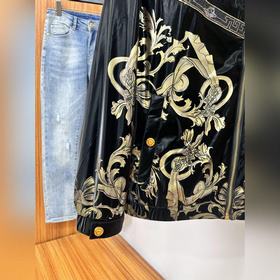 VERSACE, последние модели курток и пальто Простой и модный, легко