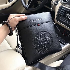 VERSACE Мужская сумка Versace с диагональным ремнем, с четко вид