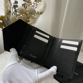 YSL трехстворчатый кошелек из натуральной кожи черного цвета с уз