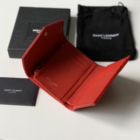 Saint Laurent Короткий кошелек из импортной кожи с мелкой текстур