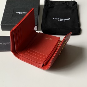 Saint Laurent Короткий кошелек из импортной кожи с мелкой текстур
