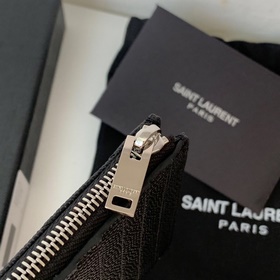Новая модель кошелька Saint Laurent, изготовленная из импортной к