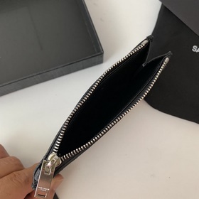 Новая модель кошелька Saint Laurent, изготовленная из импортной к